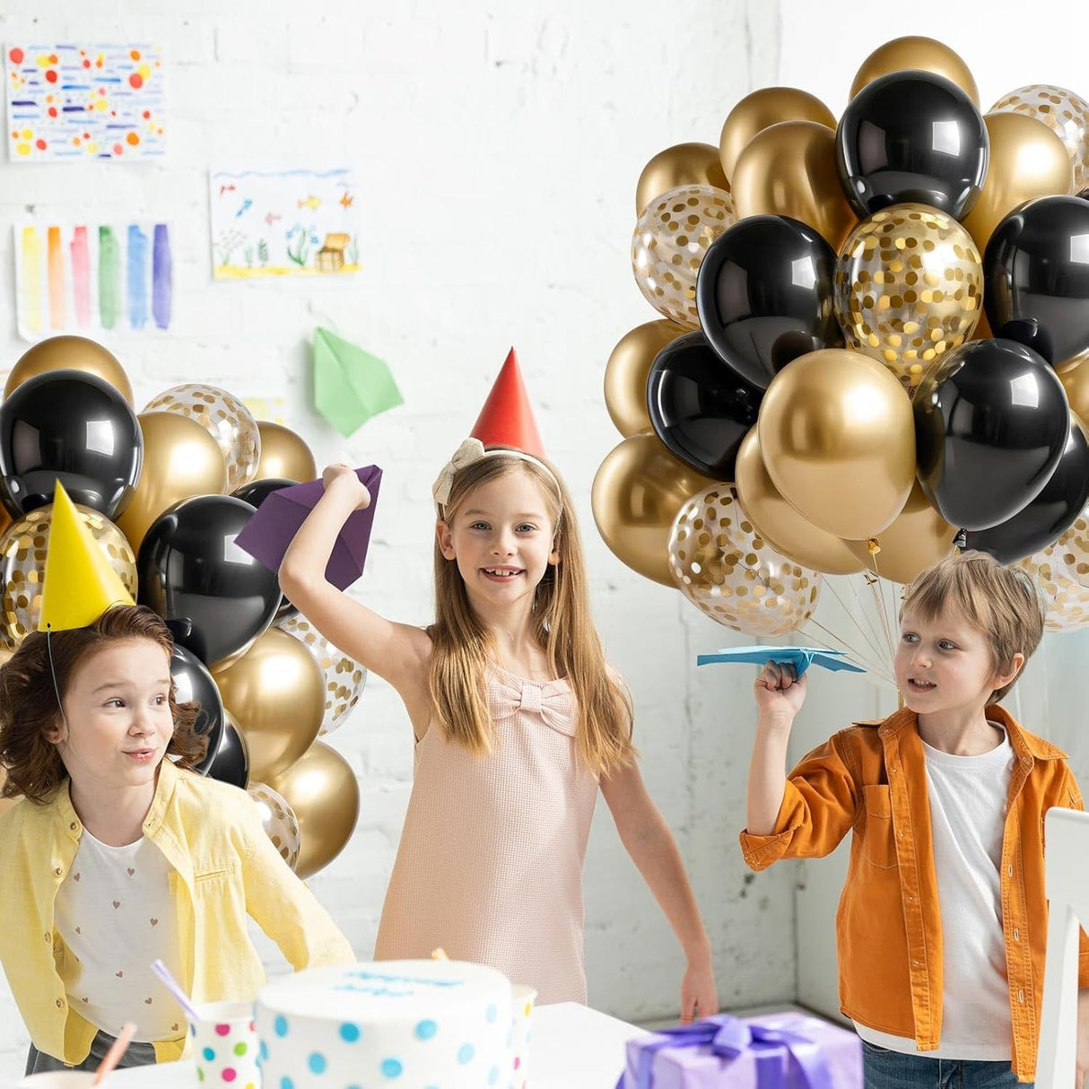 Set 16 Baloane din Latex, Vivimall, Model Party, 30 cm, Auriu, Negru, Confetti, 2.8 g - vivimall.ro