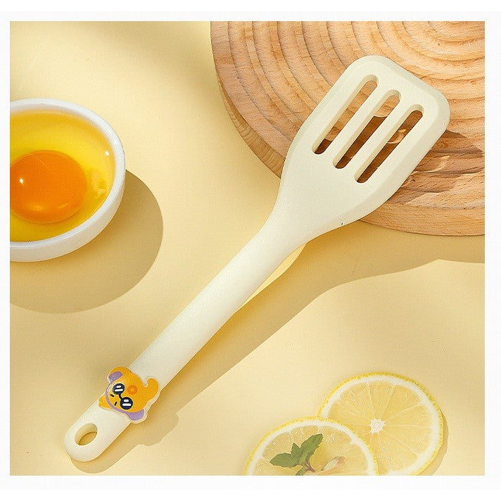 Set 4 Ustensile de Bucatarie, Vivimall, pentru Copii, din Silicon, Termorezistente, Design Animat, 13 x 24 x 5 cm, Bej - vivimall.ro