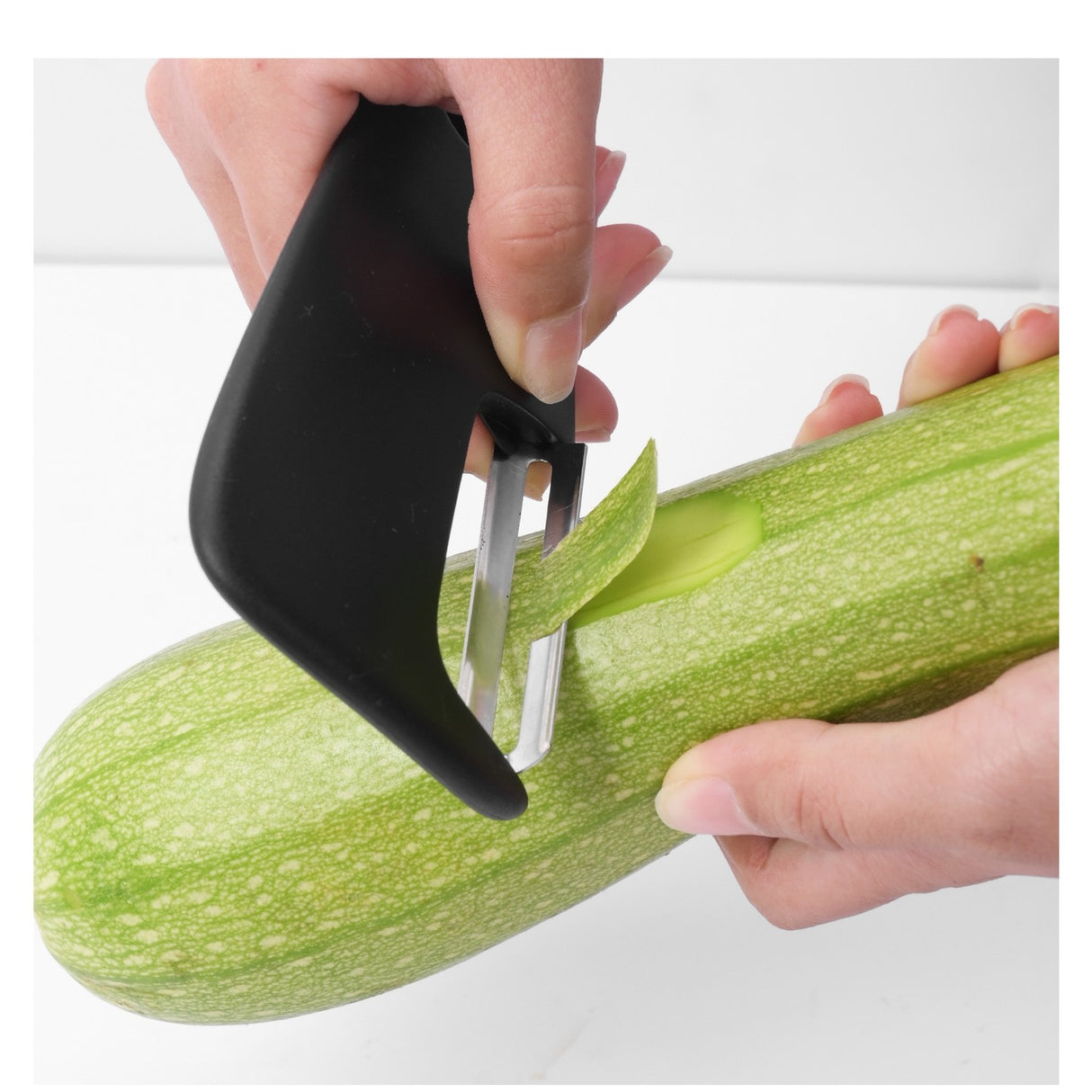 Set 6 in 1 mini ustensile bucatarie Vivimall, taietor pizza, cutit, curatator, razatoare, desfacator, presa usturoi, manere din ABS, lame ascutite din otel inoxidabil, 7.1 x 12.9 x 4.8 cm, negru - vivimall.ro