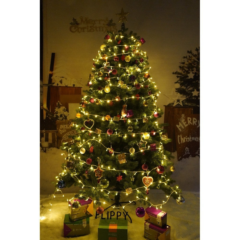 Set brad artificial de Craciun si elemente decorative, clasic, pentru interior/exterior, inaltime 210 cm, diametru 138 cm, 858 ramuri, Flippy, verde, suport metalic inclus - vivimall.ro