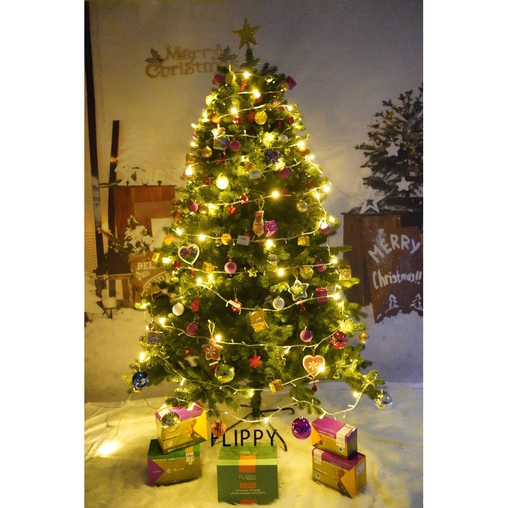 Set brad artificial de Craciun si elemente decorative, clasic, pentru interior/exterior, inaltime 210 cm, diametru 138 cm, 858 ramuri, Flippy, verde, suport metalic inclus - vivimall.ro
