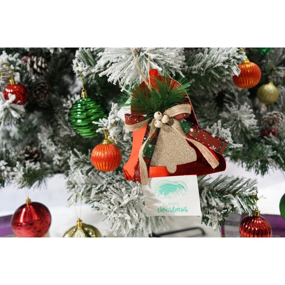 Set brad artificial de Craciun si elemente decorative, nins, decorat cu conuri pin, pentru interior/exterior, inaltime 210 cm, diametru 131 cm, 630 ramuri, Flippy, alb/verde, suport metalic inclus - vivimall.ro