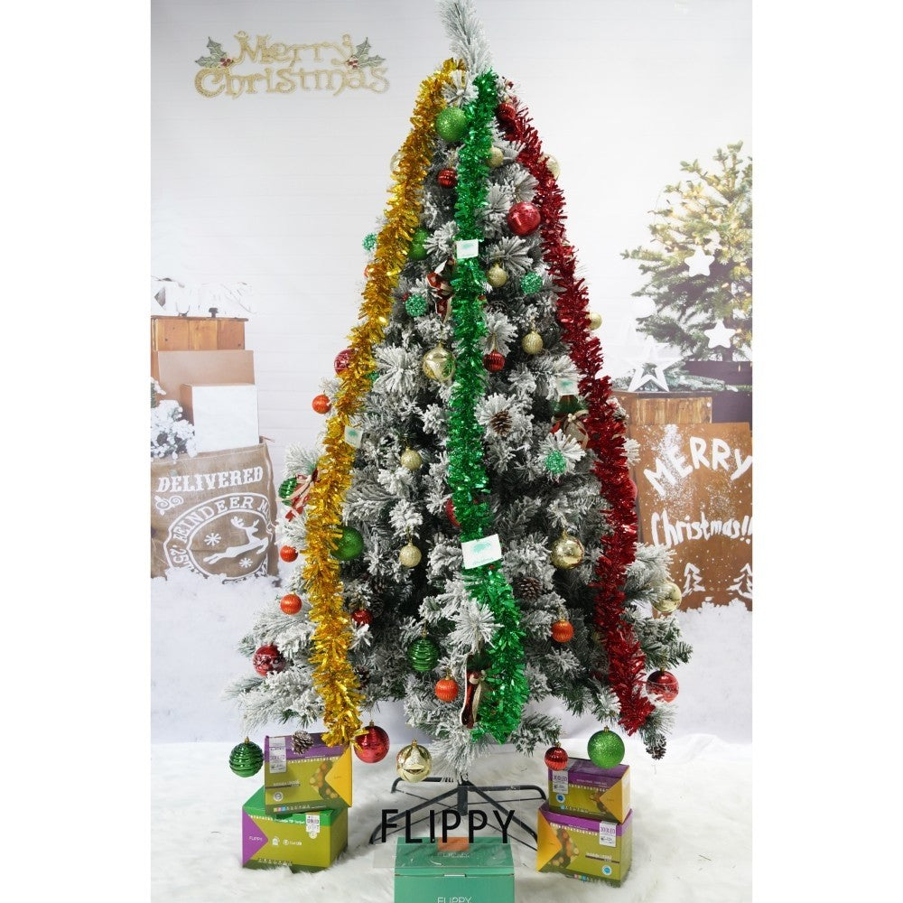 Set brad artificial de Craciun si elemente decorative, nins, decorat cu conuri pin, pentru interior/exterior, inaltime 210 cm, diametru 131 cm, 630 ramuri, Flippy, alb/verde, suport metalic inclus - vivimall.ro