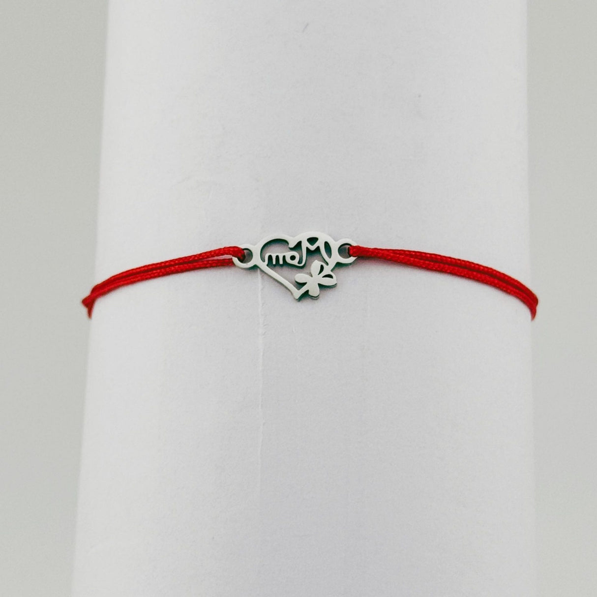 Bratara Martisor pentru Dama, Jolie, Model Inima cu Fluture, Set 12 bucati, Pandativ Argintiu din Inox cu Snur Rosu Ajustabil - vivimall.ro