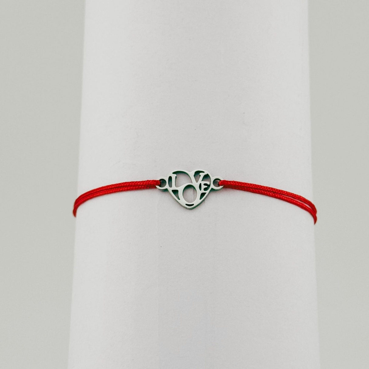 Bratara Martisor pentru Dama, Jolie, Model Inima Love, Set 12 bucati, Pandativ Argintiu din Inox cu Snur Rosu Ajustabil - vivimall.ro