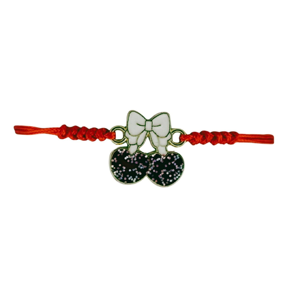 Detaliu pandantiv brățară mărțișor Jolie – cireșe emailate cu sclipici fin și fundiță albă, contur metalic auriu