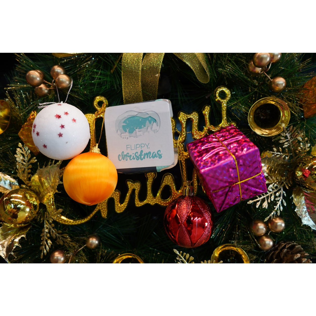 Ornamente de brad Flippy tip glob, culori multiple, material polistiren ușor