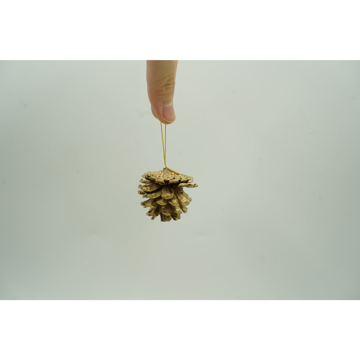 Set de 20 ornamente de brad, Vivimall, de tip Glob, Multicolor, din polistiren, cu finisaj sclipitor , cutie 4 cm adancime x 20 cm lungime x 16 cm inaltime - vivimall.ro