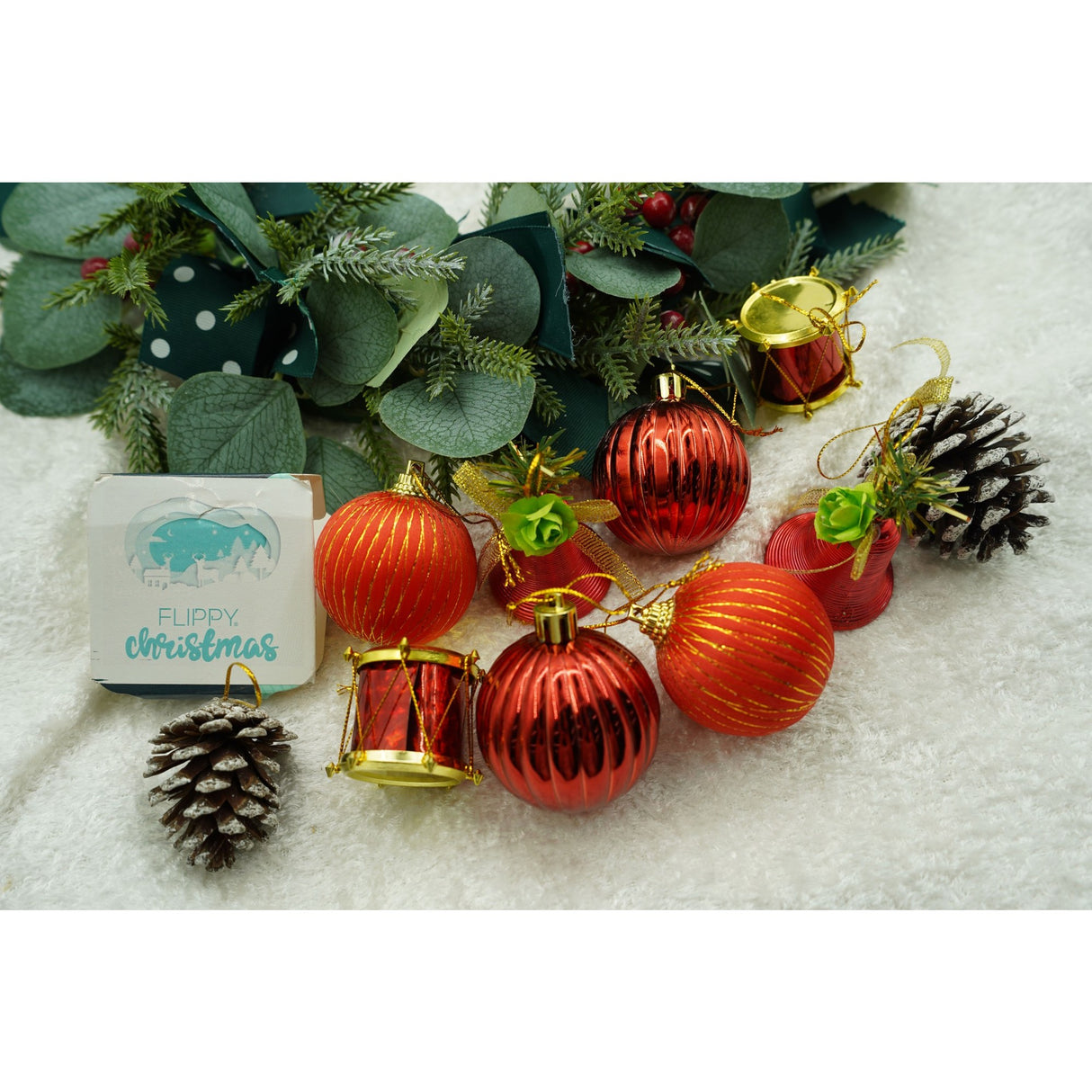 Set de 24 ornamente de brad, Vivimall, de tip Glob, Rosu/ Maro, din polistiren, cu finisaj sclipitor , cutie 5 cm adancime x 29 cm lungime x 19 cm inaltime - vivimall.ro