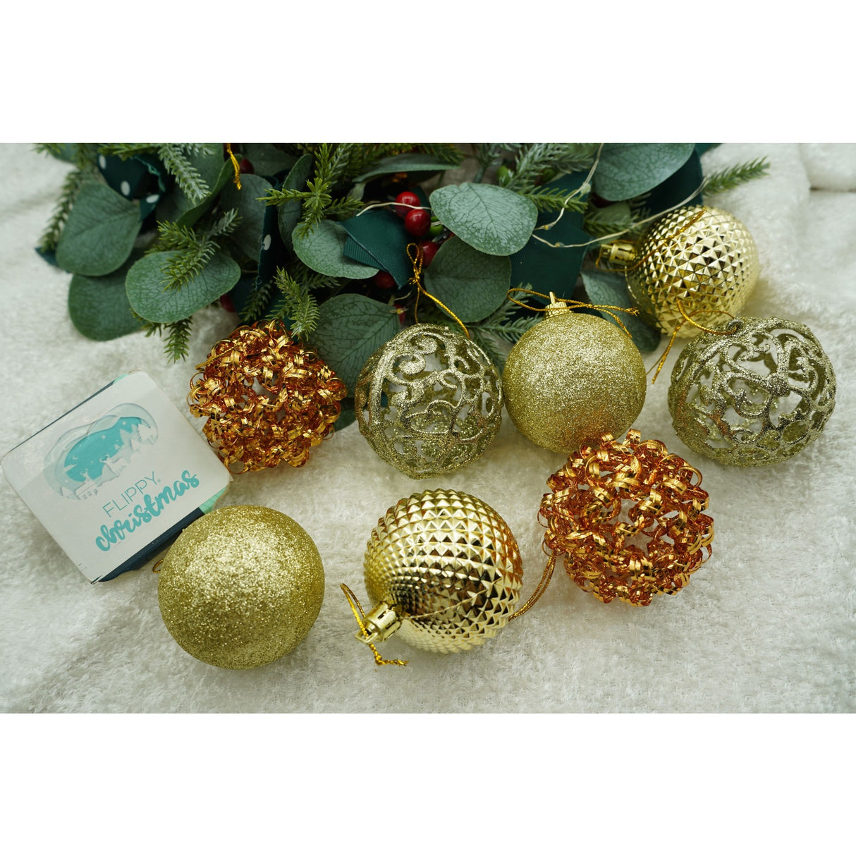 Set de 28 ornamente de brad, Vivimall, de tip Glob, Cupru/ Auriu, din polistiren, cu finisaj sclipitor , cutie 18 cm adancime x 22 cm inaltime x 18 cm lungime) - vivimall.ro