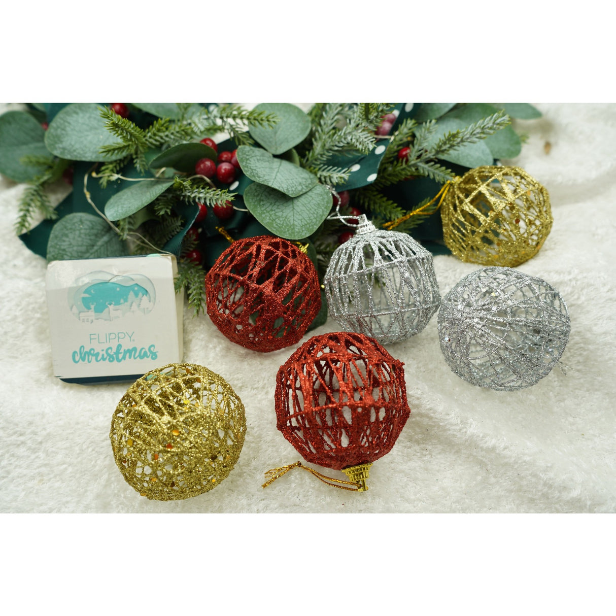 Set de 6 ornamente de brad, Vivimall, de tip Glob, Multicolor, cu ø de 6 cm, din metal, cu finisaj sclipitor , cutie 6 cm adancime x 34 cm lungime x 6 cm inaltime - vivimall.ro