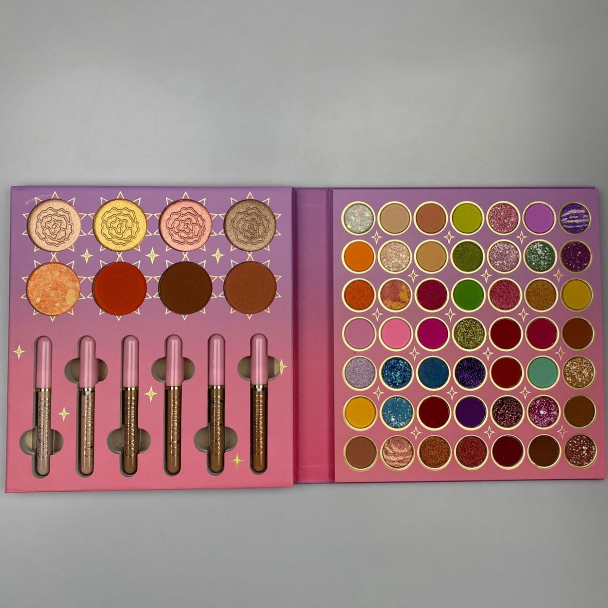 Комплект грим, палитра Kevin&Coco с 57 сенки за очи, хайлайтър и коректор