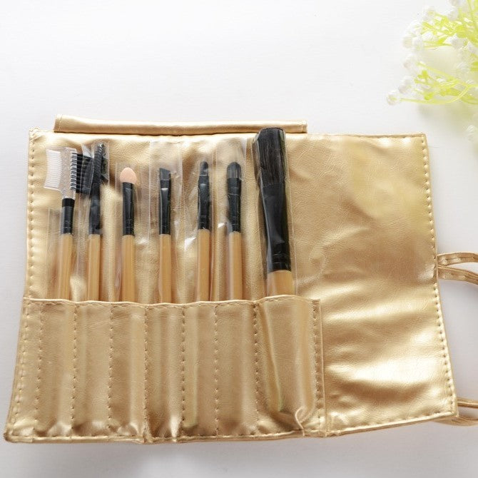 Преносим комплект от 7 четки за грим със златен калъф