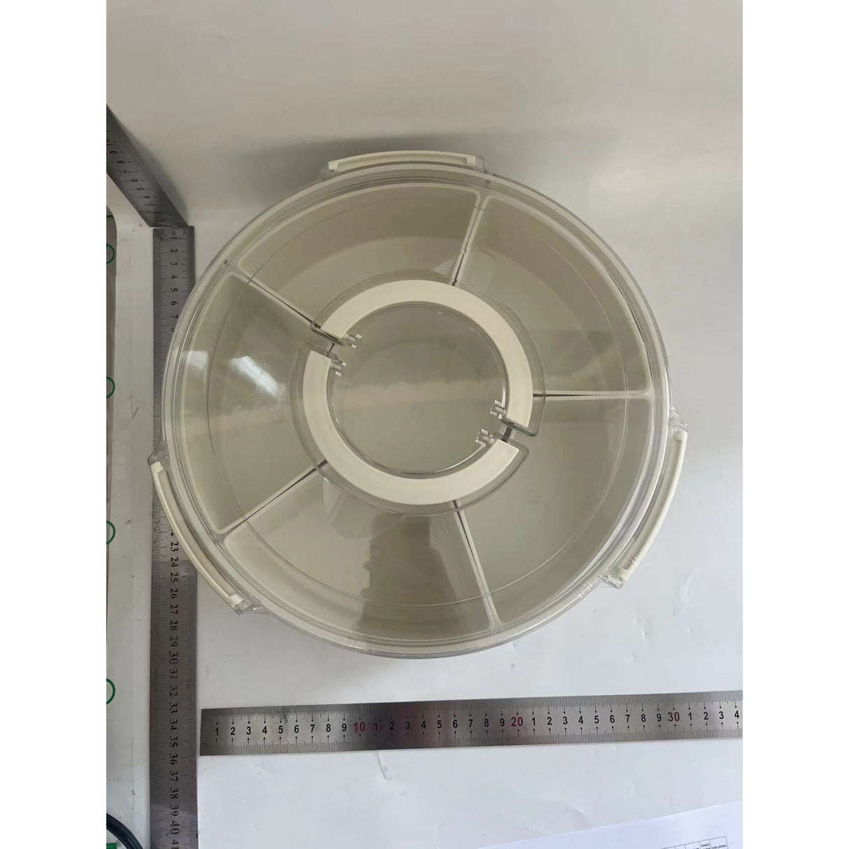 Cutie de Depozitare pentru Alimente, Vivimall, cu 6 Compartimente, pentru Condimente, Fructe, Legume, cu Manere de Prindere, Rotativa 360 de Grade, Inchidere Ermetica, 32x8 cm, Alba - vivimall.ro