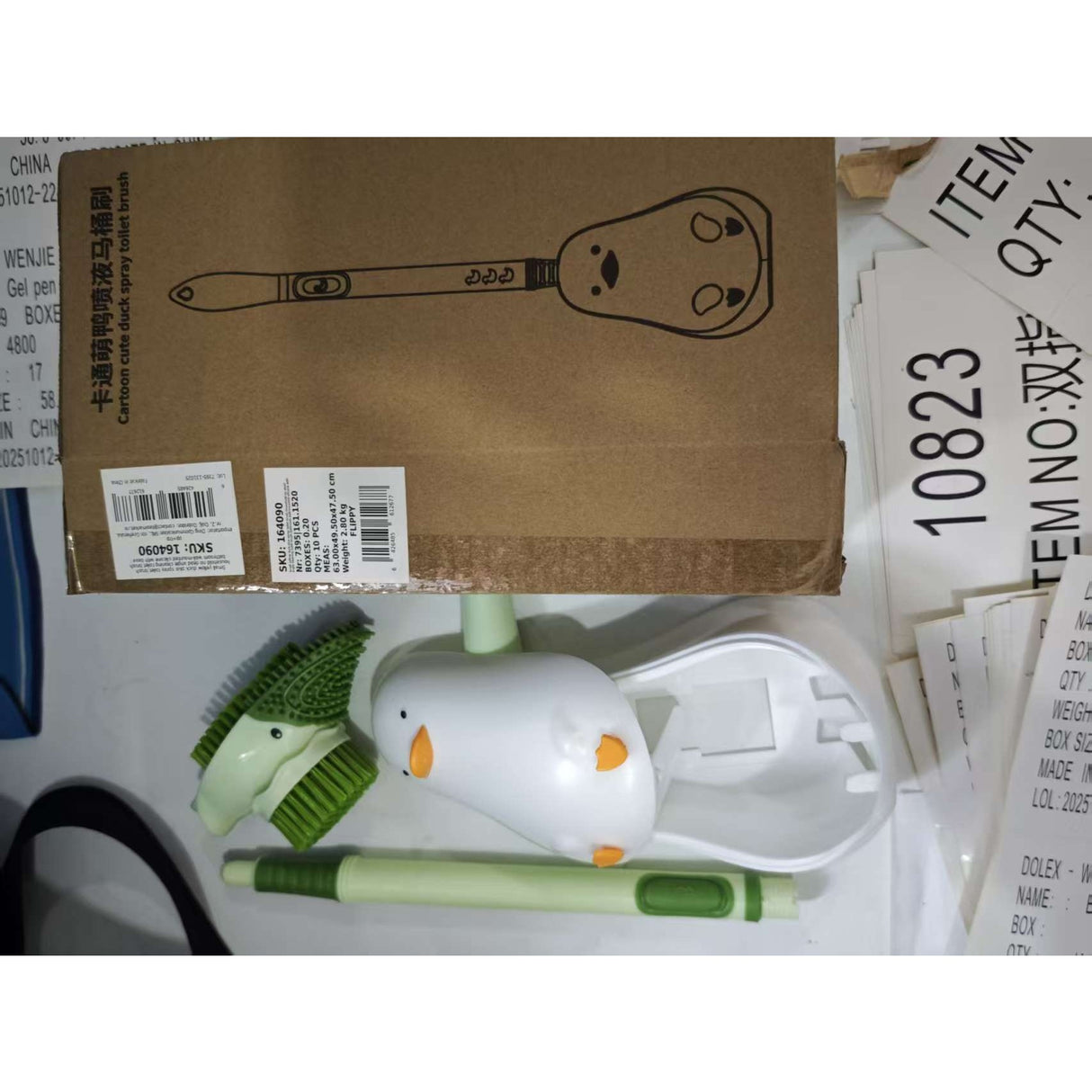 Perie de Toaleta, Flippy, cu Suport de Perete, Recipient Detergent, 2 Tipuri de Perii, Model Rata, Verde