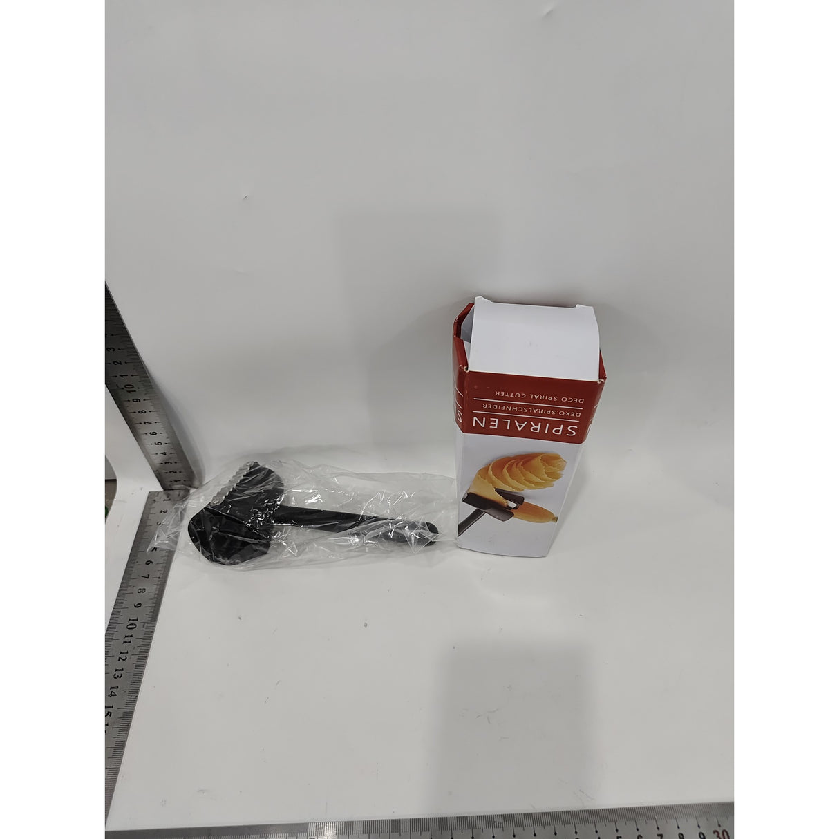 Accesoriu pentru Taiat in Forma de Spirala, Vivimall, Multifunctional pentru Legume, Cutit pentru Spirale, 16x5.5 cm, Negru - vivimall.ro