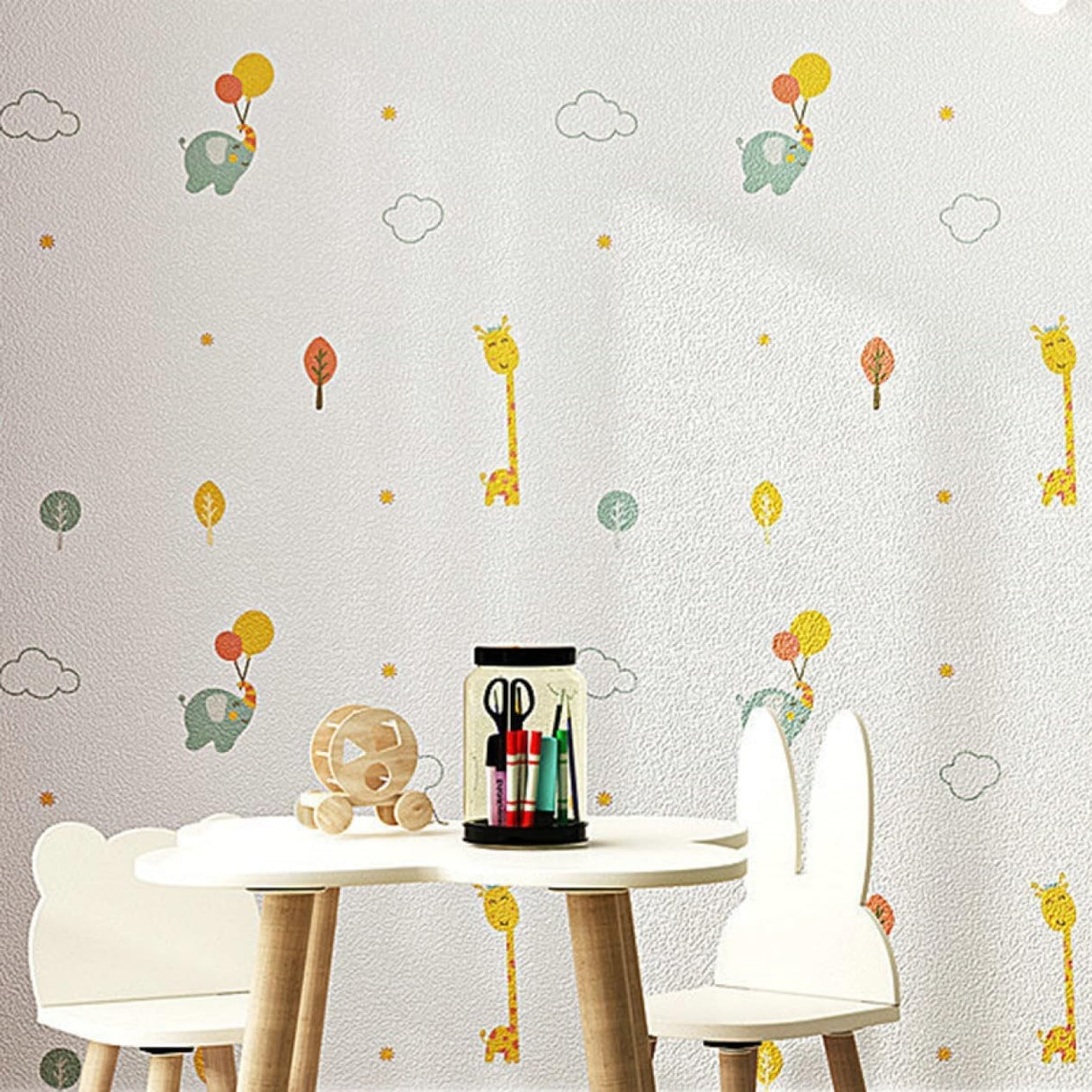 Rola Autoadeziva pentru Perete, Vivimall, din Panza, 10 m, Rezistenta la Umezeala, 2.5 mm Grosime, Model Girafa si Elefant, Multicolor - vivimall.ro