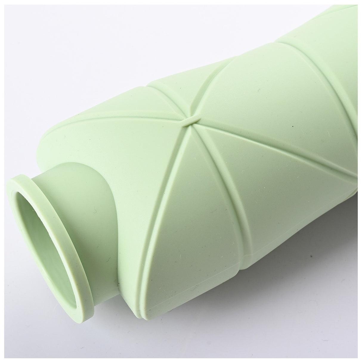 Sticla de apa pliabila Vivimall, din silicon,reutilizabila, rezistenta la temepreturi ridiate, usor de depozitat si carat, 22 x 7.8 cm, 600 ml, verde - vivimall.ro