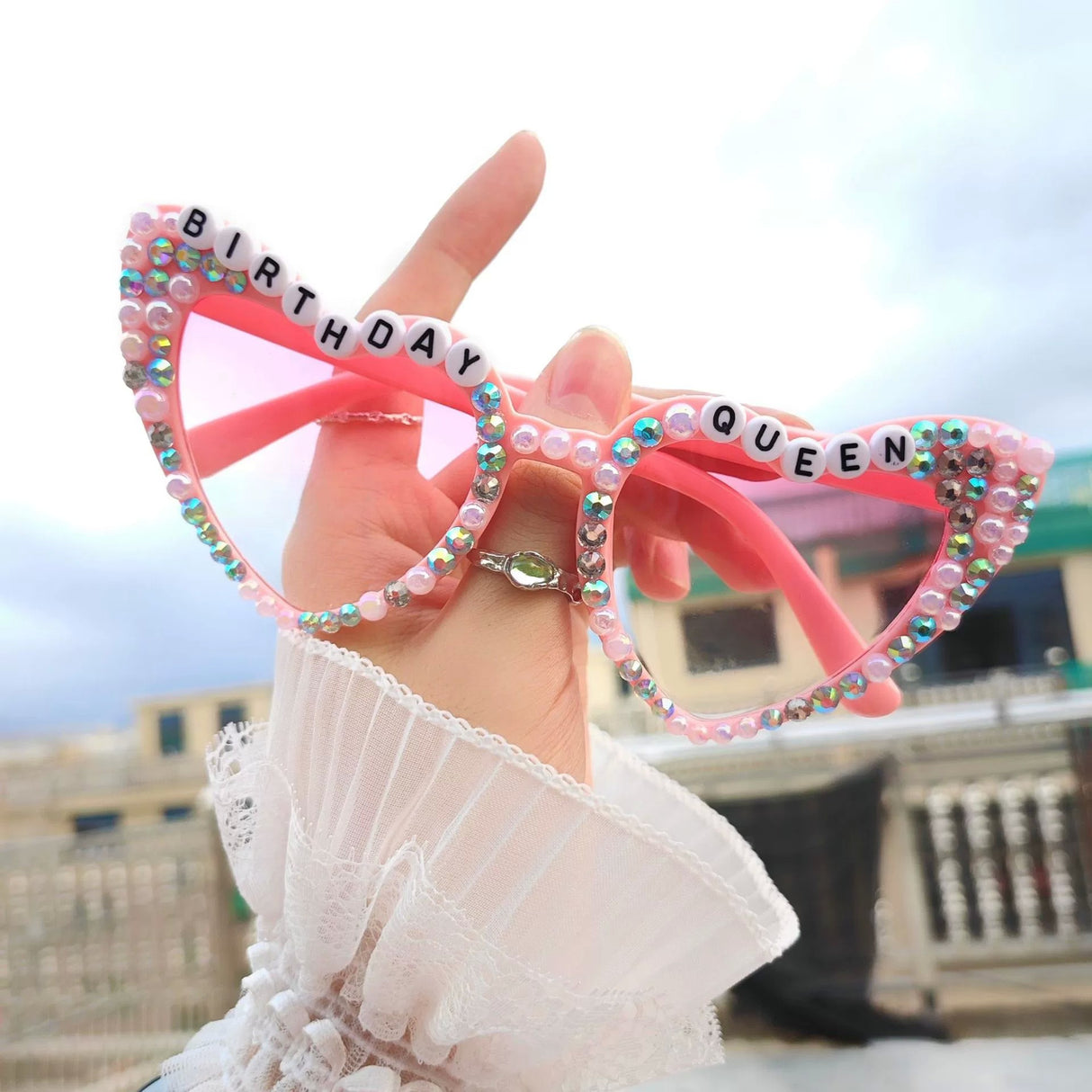Ochelari Decorativi, Vivimall, Model Birthday Queen, cu Perle si Pietre, pentru Aniversari, din PC, 15.3 x 5.7 x 14.5 cm, Roz - vivimall.ro
