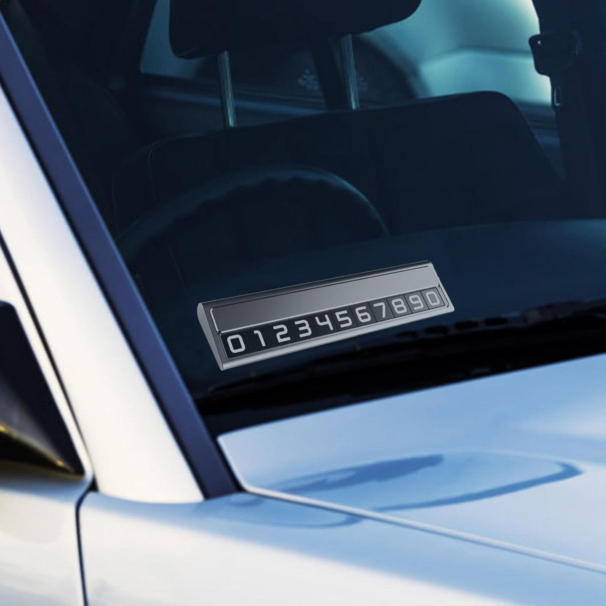 Suport Auto Numar Telefon Parcare, Flippy, Design Metalic cu Capac, Afisaj Ascuns Rabatabil, Cifre Magnetice Fluorescente, 11.8 x 3 x 1 cm, Argintiu