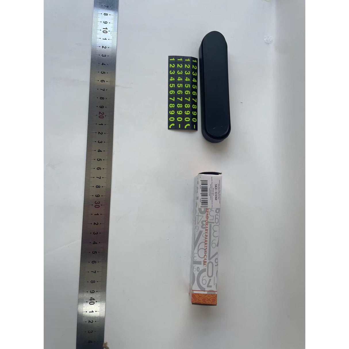 Suport număr telefon parcare temporară negru, vedere de ansamblu produs și accesorii incluse în pachet