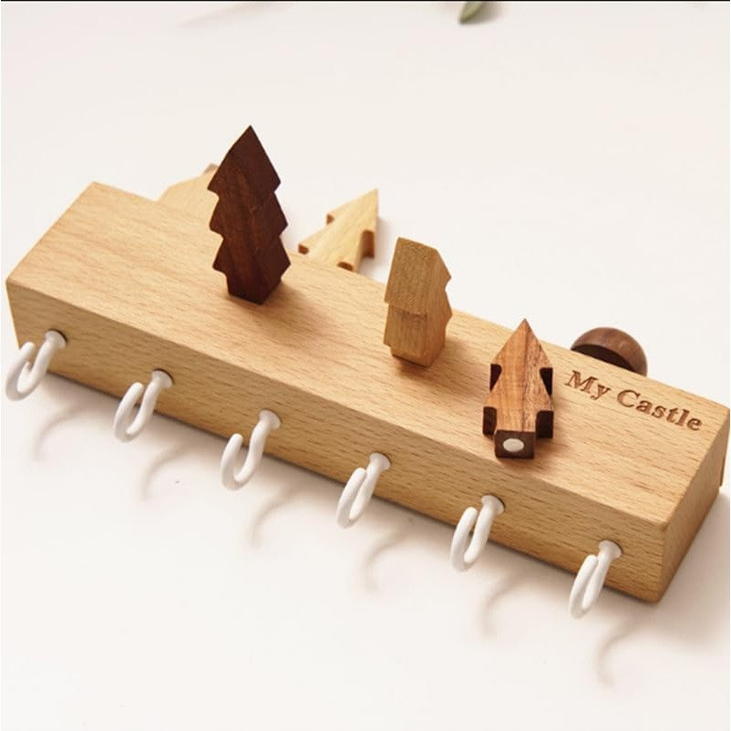 Suport pentru Chei, Vivimall, din Lemn, Aplicare fara Perforare, Adeziv Inclus, 6 Carlige Albe, Model Casuta, Greutate Suportata 5 kg, 14.5 x 2 x 22.5 cm, Maro - vivimall.ro