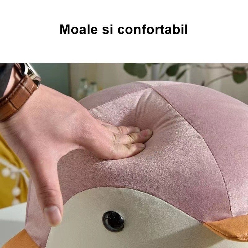 Taburet Pentru Copii, Vivimall, Cadru din Lemn Masiv, 25 x 29 x 29 cm, Perna de Burete Elastica si Maner de Transport, in Forma de Pinguin, Roz - vivimall.ro