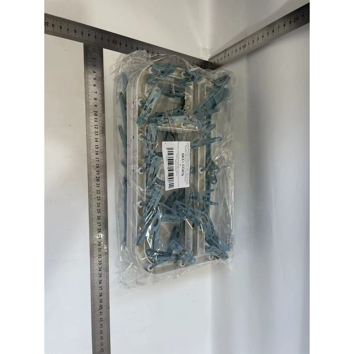 Uscator de Rufe Suspendat Vivimall, cu 40 Carlige, Rotire 360 Grade, Protectie Vant, Pliabil, Patrat, Mateiral Plastic, Usor de Depozitat, Multifunctional, 36 x 24 cm, Alb/Albastru - vivimall.ro