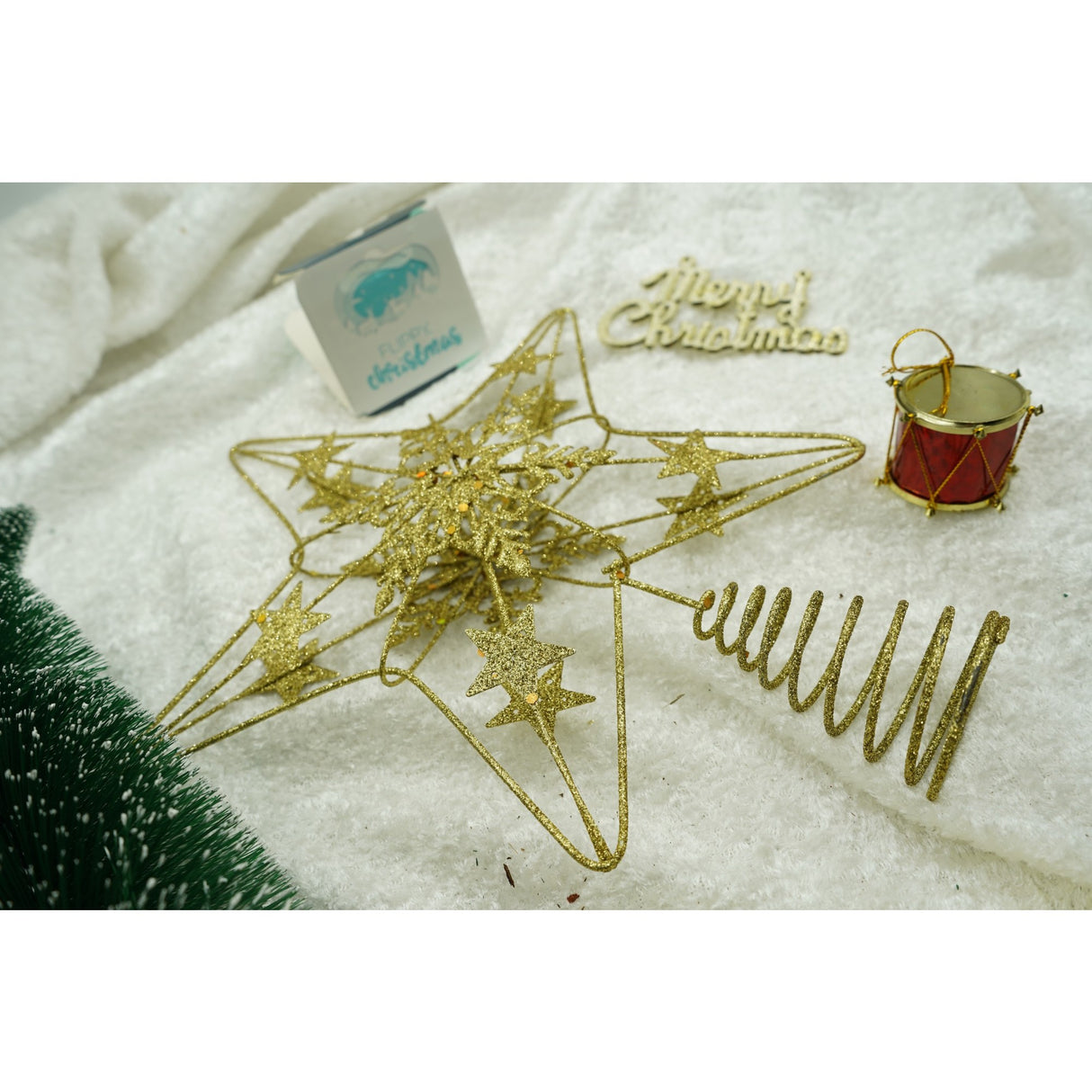 Varf decorativ de brad, Auriu, in forma de Stea, design de stele, din Plastic/Metal, 25 cm x 27 cm, Interior/Exterior, Vivimall - vivimall.ro