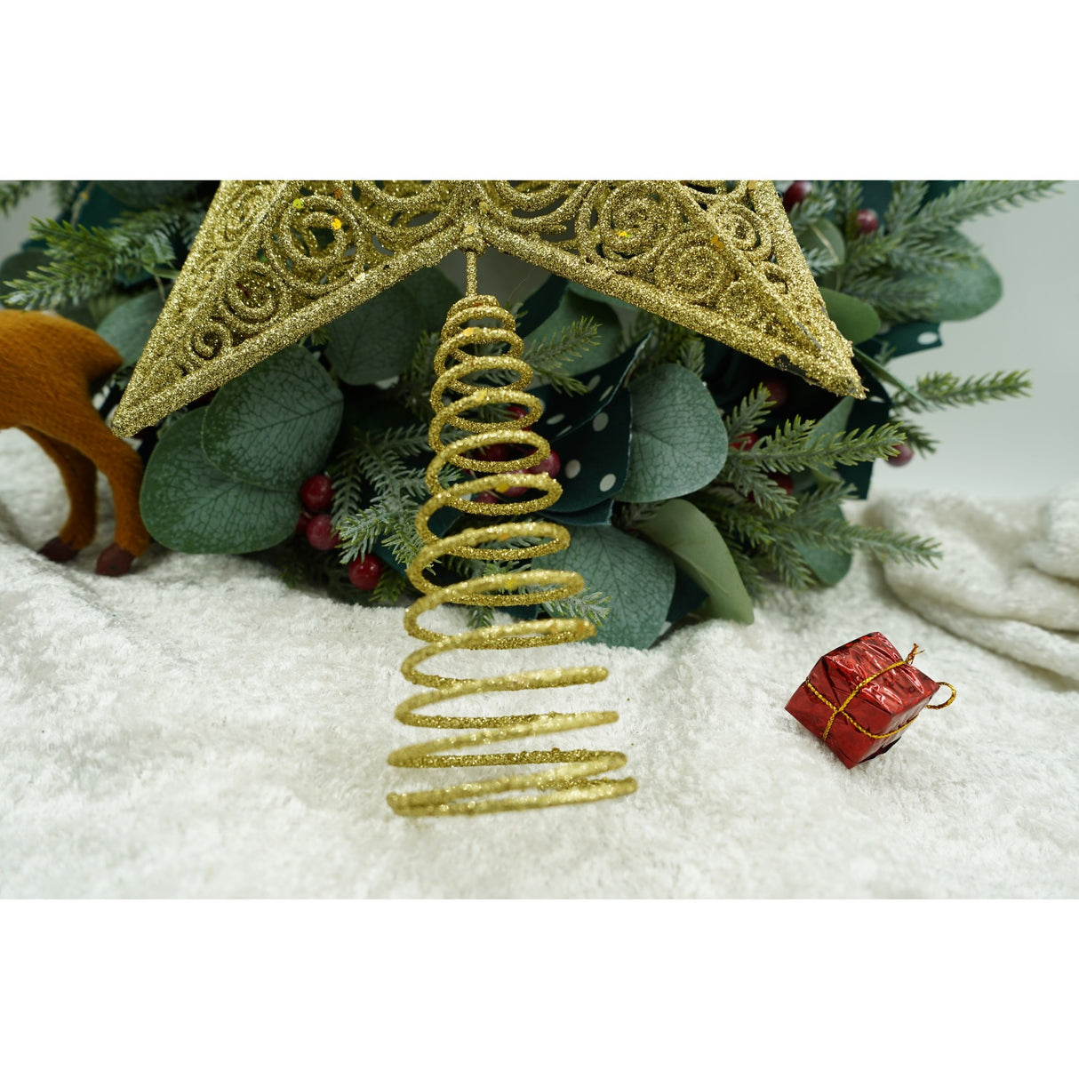 Varf decorativ de brad, Auriu, in forma de Stea, design spiralat, din Plastic/Metal, 29 cm x 38 cm, Interior/Exterior, Vivimall - vivimall.ro