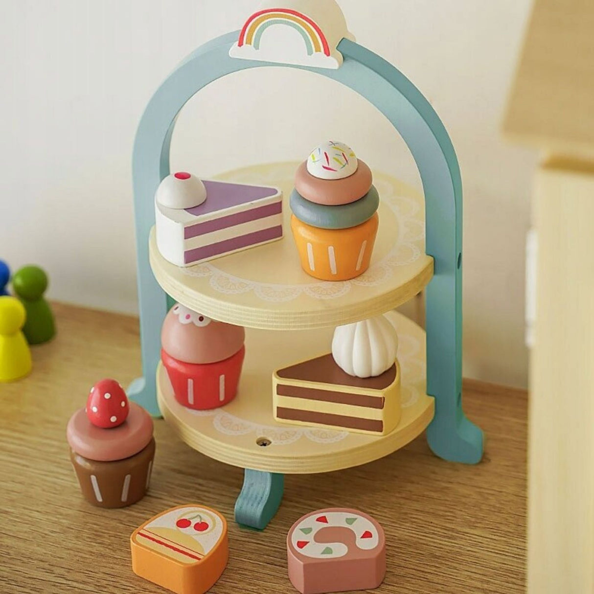 Jucarie Educativa Montessori din Lemn, Flippy, Set de Joaca Interactiv, Model Royal Afternoon Tea cu Etajera 2 Niveluri si Prajituri, Dezvolta Motricitatea si Imaginatia, 3ani+, Multicolor - vivimall.ro