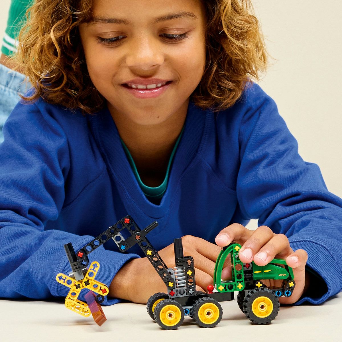 LEGO TECHNIC UTILAJ DE TAIAT SI STIVUIT COPACI JOHN DEERE 1470H 42218