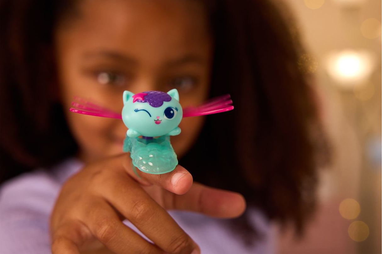 GABBYS DOLLHOUSE FAIRYLANDIA INEL DE ZANA CU FIGURINA MERCAT