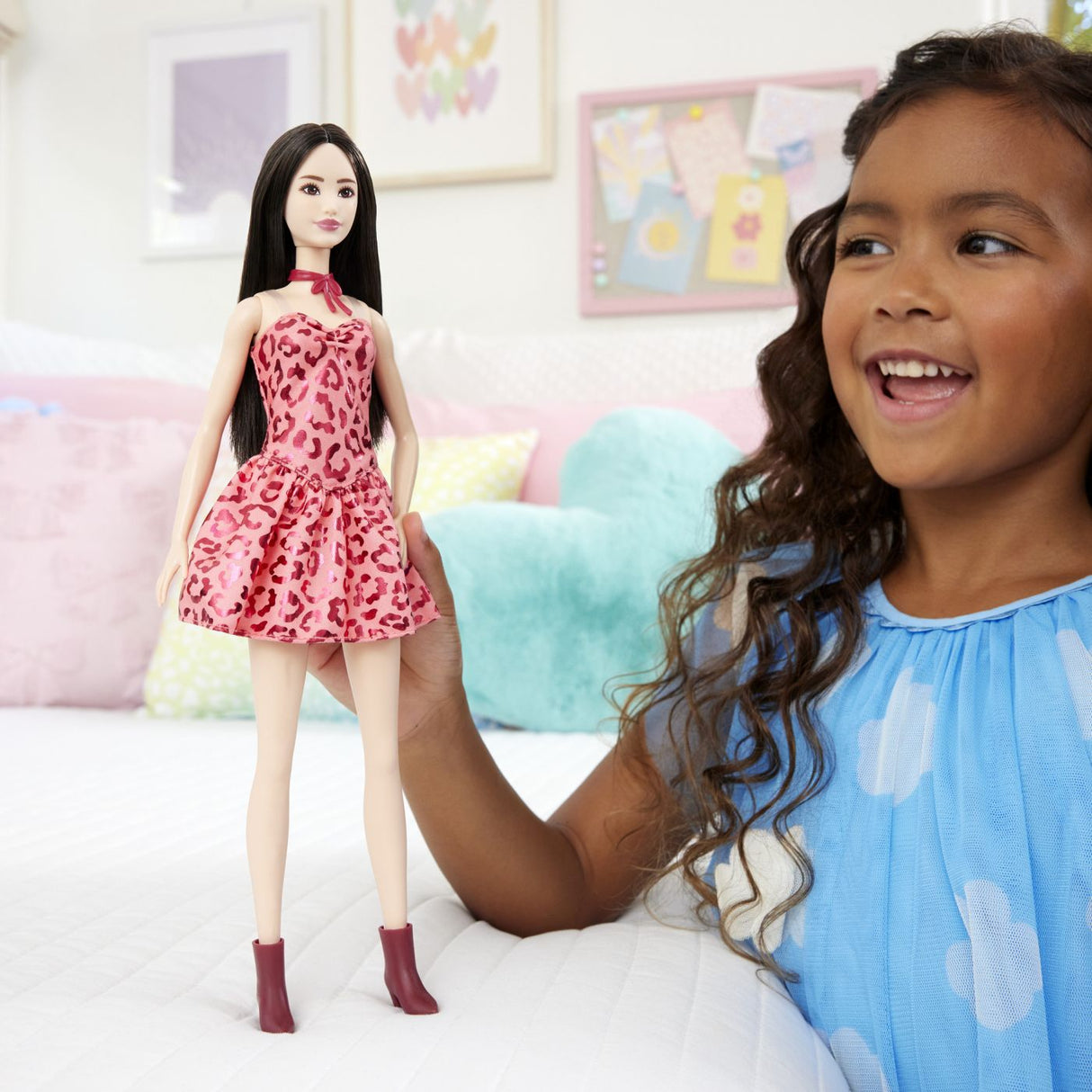 BARBIE FASHIONISTAS PAPUSA BARBIE BRUNETA CU ROCHIE LEOPARD ROZ