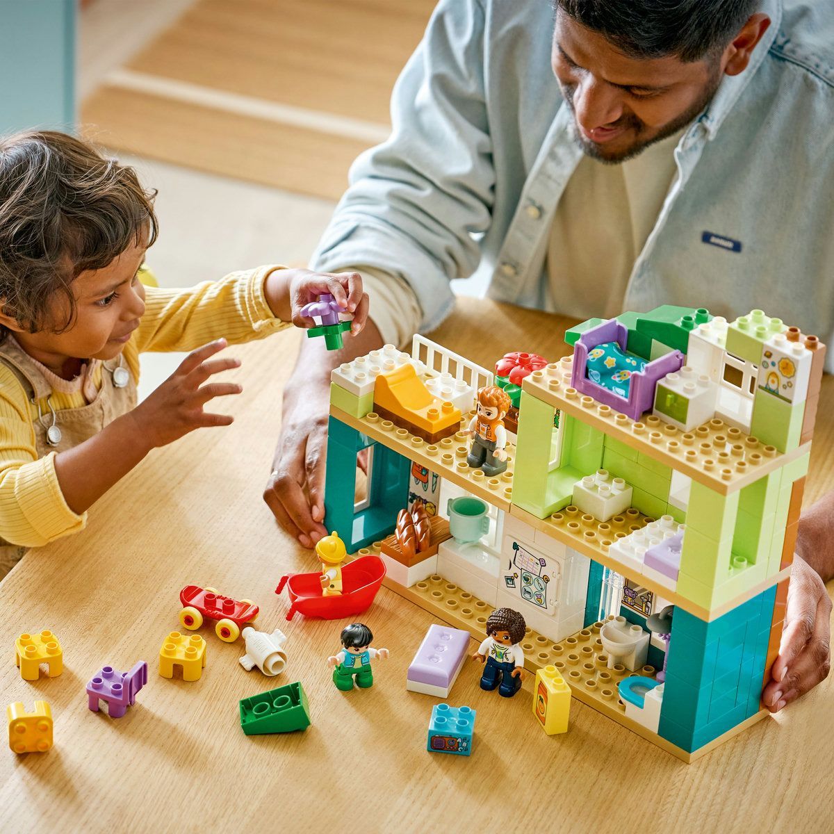 LEGO DUPLO CASA MODERNA DE FAMILIE 3 IN 1 CU FIGURINE 10470