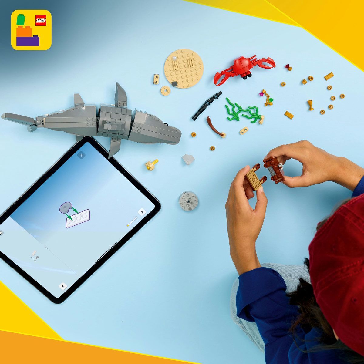 LEGO CREATOR RECHIN FEROCE CU UN CUFAR DE COMORI 31381