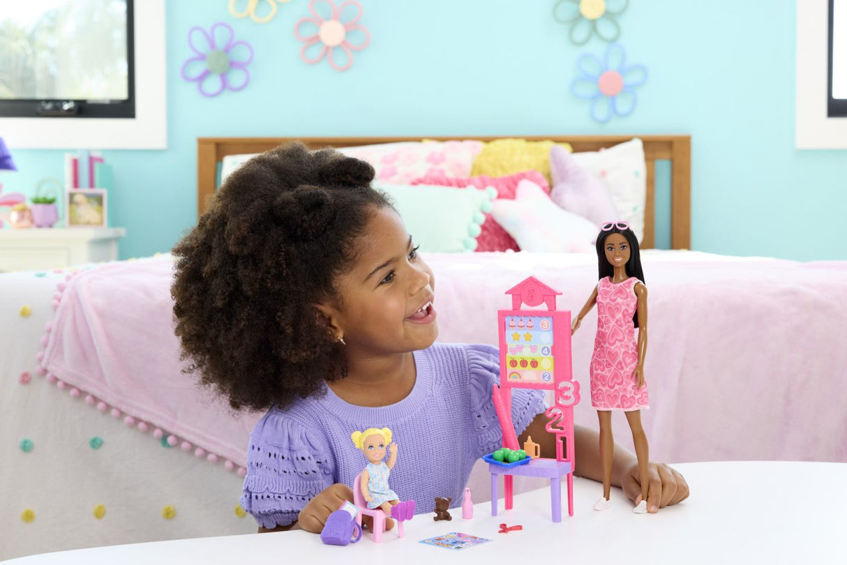 BARBIE SET DE JOACA PAPUSA BARBIE BRUNETA MULATRA FACE CARIERA PROFESOARA