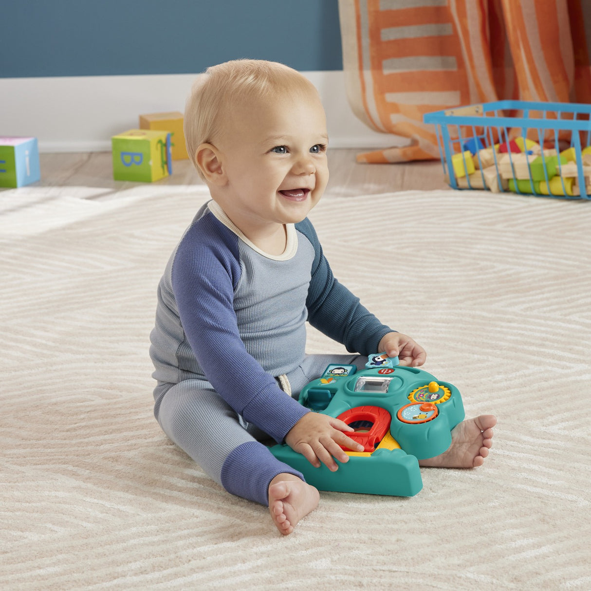 FISHER PRICE ANIMAL FRIENDS CENTRU DE ACTIVITATI CASUTA DIN COPAC