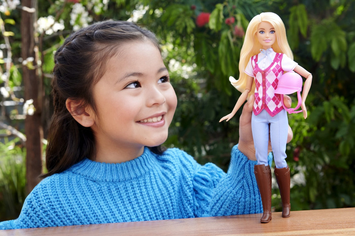 BARBIE MYSTERIES BARBIE SI CURSA DE CAI