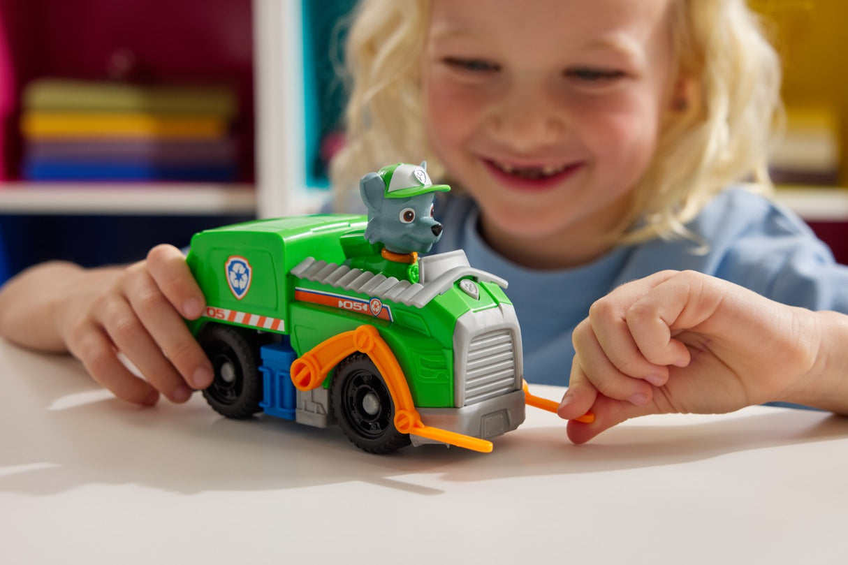 PATRULA CATELUSILOR SET VEHICUL DE BAZA CAMIONUL DE RECICLARE  SI FIGURINA ROCKY