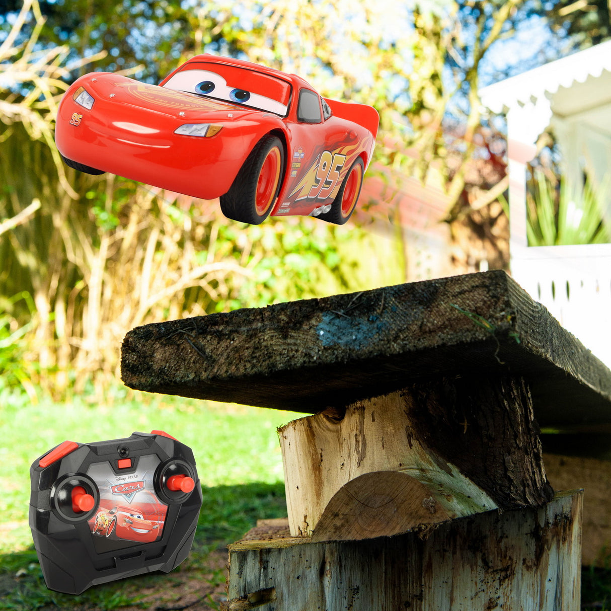 MASINA CU TELECOMANDA FULGER McQUEEN 17CM