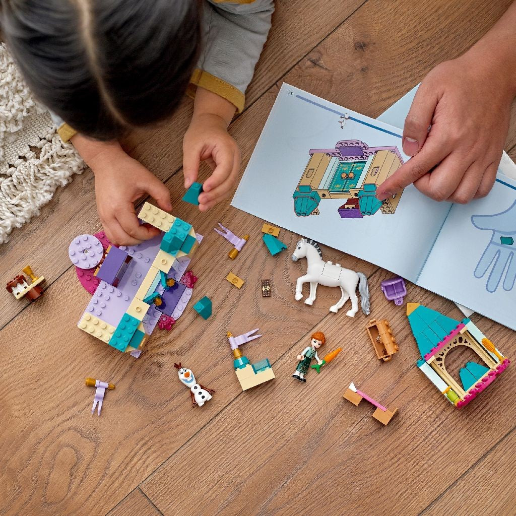 LEGO DISNEY PRINCESS DISTRACTIE LA CASTEL CU ANNA SI OLAF 43204