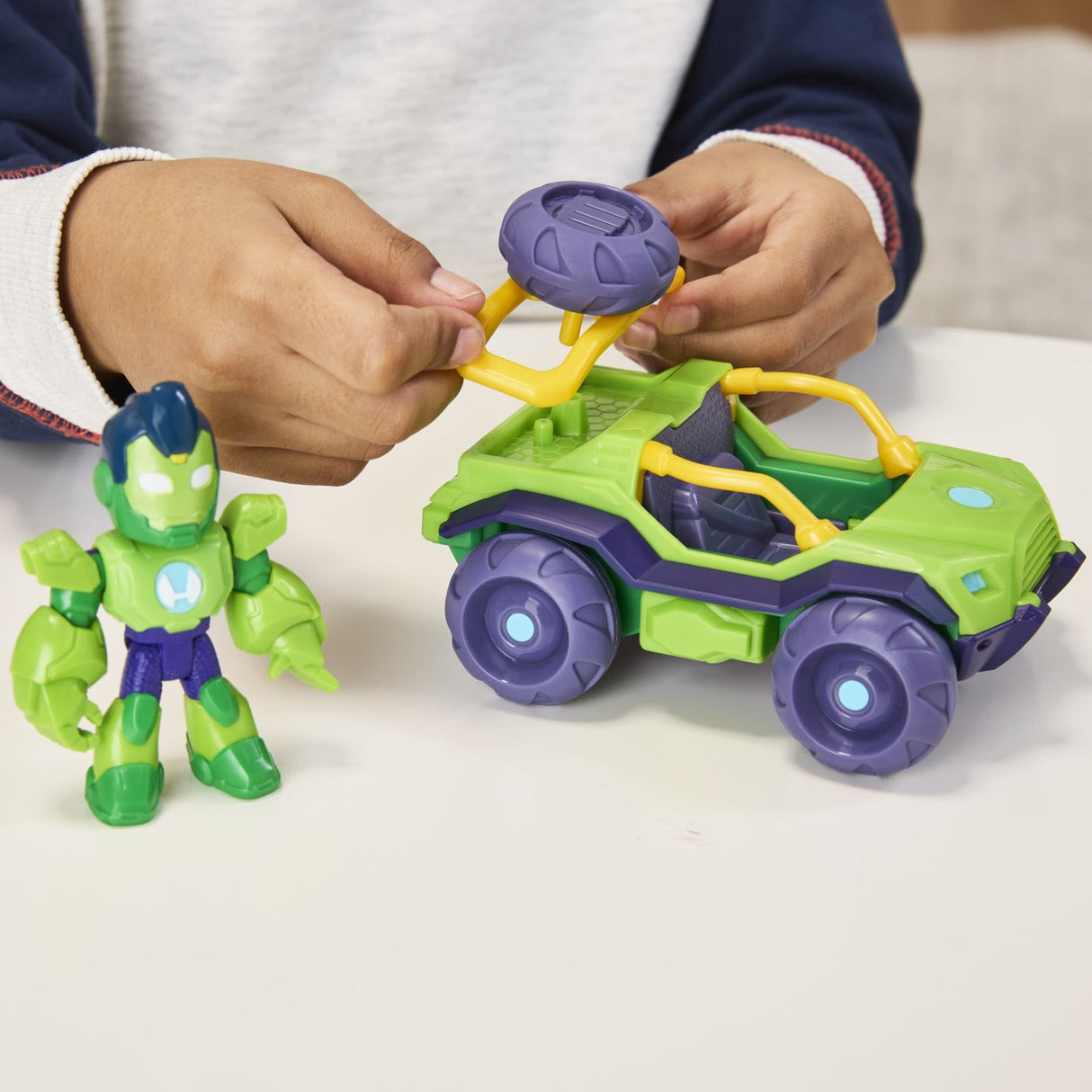 MARVEL IRON MAN SI PRIETENII SAI UIMITORI SET VEHICUL SI FIGURINA IRON HULK