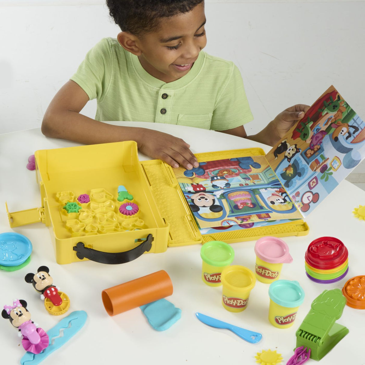 PLAY DOH DISNEY JR CLUBUL LUI MICKEY MOUSE SET MODELEAZA O POVESTE