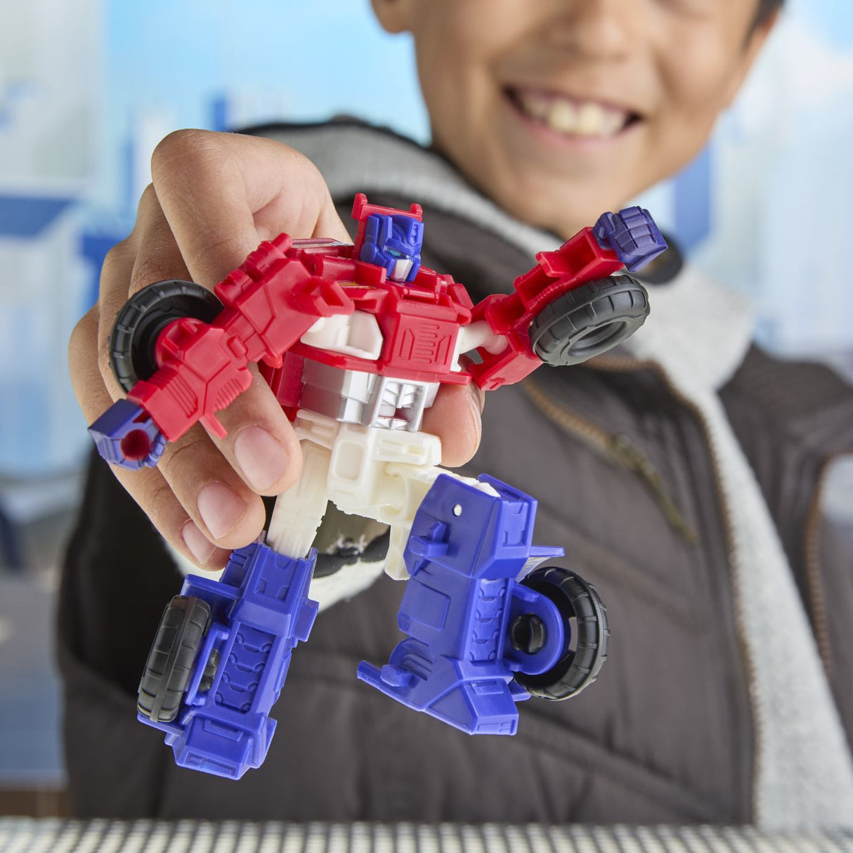 TRANSFORMERS CYBERWORLD ROBOT OPTIMUS PRIME CONVERTIBIL 10CM