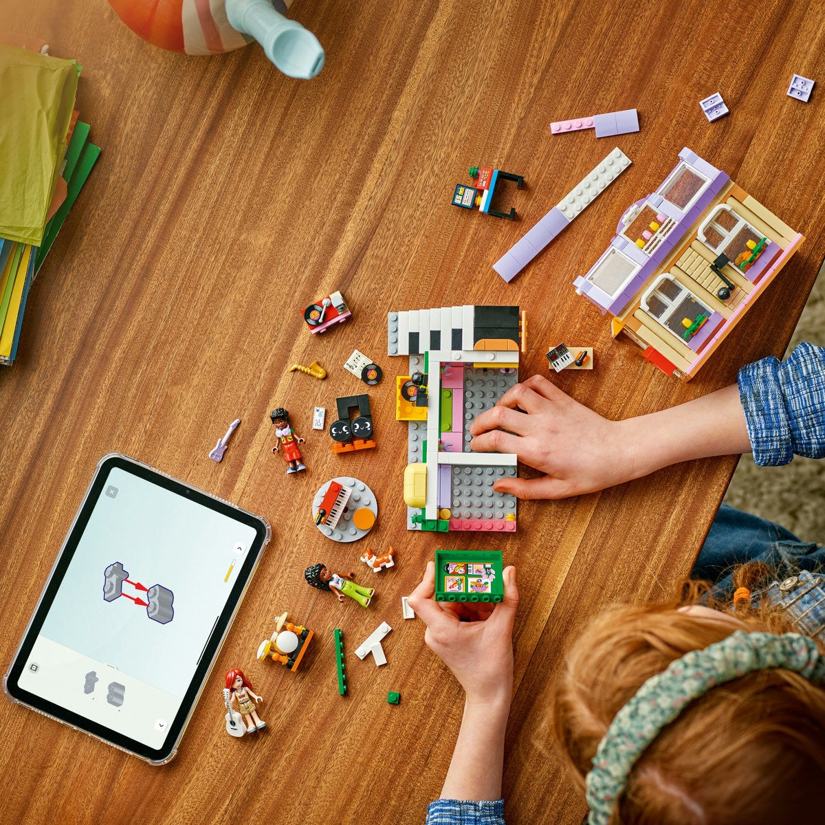 LEGO FRIENDS MAGAZIN DE MUZICA SI APARTAMENT 42653