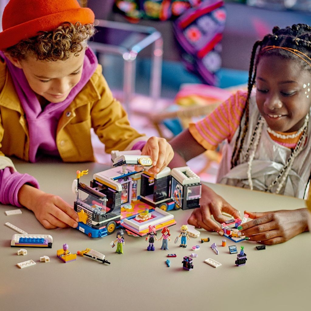 LEGO FRIENDS AUTOCAR DE TURNEU PENTRU STARURI POP 42619
