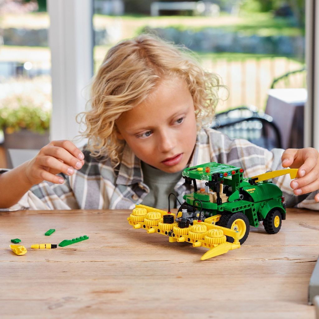LEGO TECHNIC JOHN DEERE 9700 FORAGE HARVESTER 42168