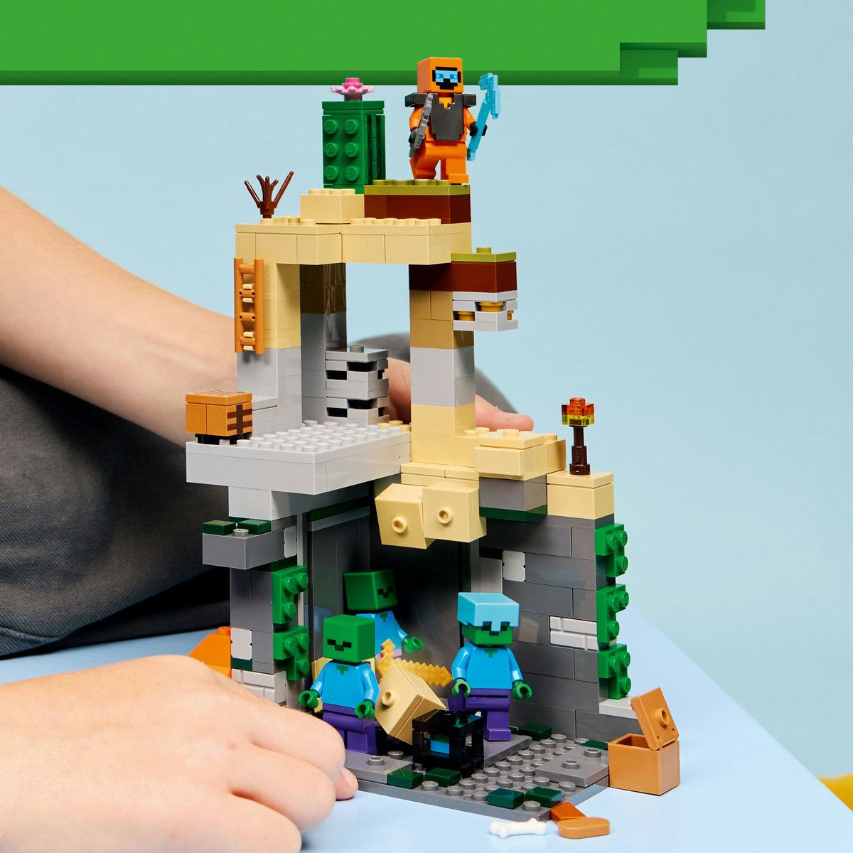 LEGO MINECRAFT TEMNITA CU ZOMBI 21587