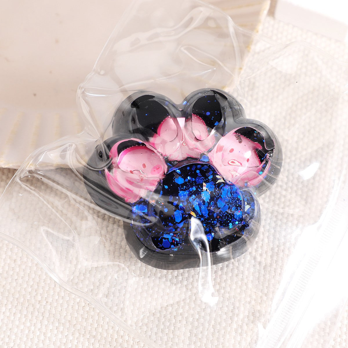 Jucarie Antistres Squishy, Vivimall, cu Revenire Lenta, Squeeze Pinch Family, Model Cat Paw, 6.5 x 6 cm, din Tpr, 4-6 Ani, Model 5 Meduze, Negru cu Insertii - vivimall.ro